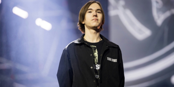 T1：Faker等四名队员和Moment教练确诊新冠